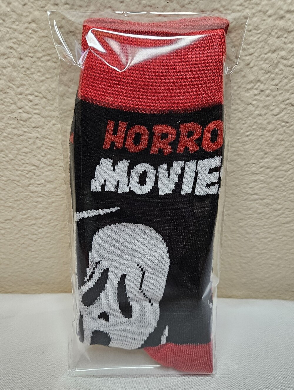 5/$20 Ghostface "Horror Movies & Chill?" Graphic Men's Socks NEW